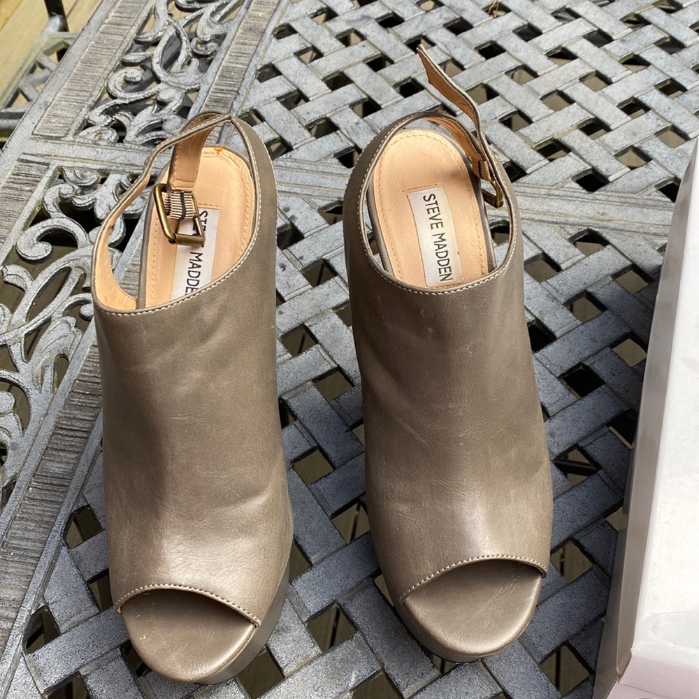 Steve Madden Womens shoes size 8.5 Gabby Grey color